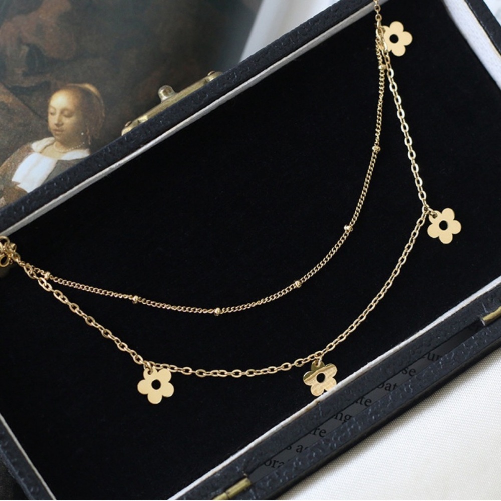NEW 18K GOLD PLATED FLOWER NECKLACE
